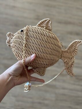 Tommy Bahama Woven Fish-Shaped Crossbody in Natural Beige with Gold Chain